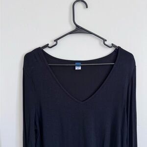 Old Navy Black V-Neck Long Sleeve Tee